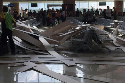Angkasa Pura Selidiki Penyebab Ambruknya Plafon Ruang Tunggu Bandara Supadio