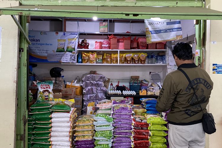 Harga Beras Premium dan Minyak Goreng Kompak Naik di Malang, Pedagang Keluhkan Daya Beli Anjlok