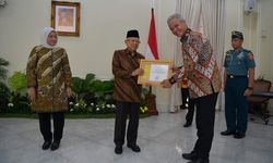 Penuhi 7 Kriteria, Ganjar Dinobatkan Sebagai Pembina Usaha Terbaik