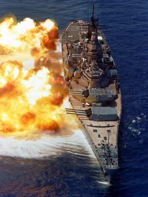 Kapal perang USS Iowa.