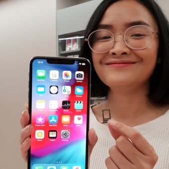 Ilustrasi e-SIM di iPhone XS, XS Max, dan XR yang dijual Erajaya Group di Indonesia.