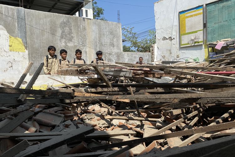 Ruang Guru SD di Indramayu Ambruk, Terungkap Bangunan Berusia 50 Tahun Belum Pernah Direhabilitasi
