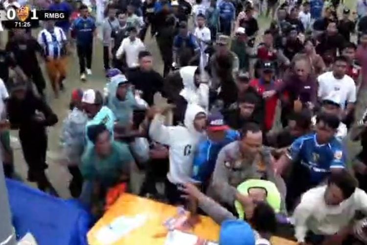 Turnamen Bola di Pasuruan Ricuh, Bupati Minta Suporter Hormati Hasil Pertandingan