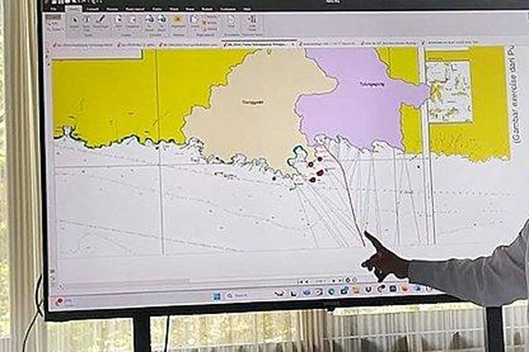 Pemkab Trenggalek menjelaskan posisi 13 pulau yang masih menjadi sengketa antara Trenggalek dengan Tulungagung, Jawa Timur.