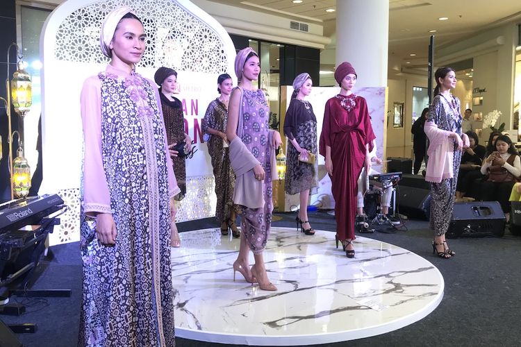 Trunk show koleksi Ramadhan dan Lebaran di Metro Plaza Senayan Jakarta (24/5).