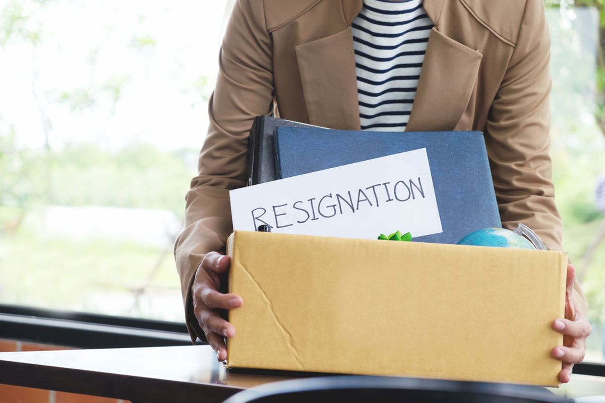 Ilustrasi hak karyawan mengundurkan diri, termasuk terkait ada atau tidaknya besaran pesangon mengundurkan diri. Karyawan resign dapat pesangon atau tidak?