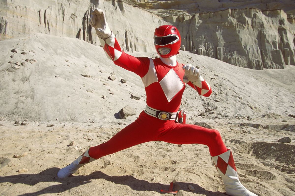 Austin St John, sang Ranger Merah pertama, yang di serialnya dikenal sebagai Jason Lee Scott, beraksi dalam serial Mighty Morphin Power Rangers.