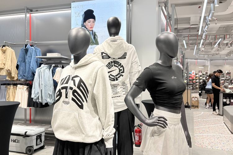 Koleksi Nike x BTS Hadir di Jakarta, Kausnya Bisa Dihias dengan Patch Sesuai Gaya