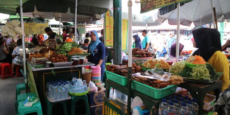 Pecel tradisional di Pasar Bringharjo, Yogyakarta.