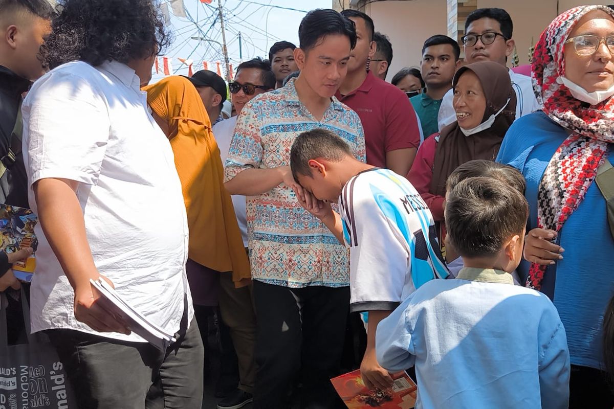 Momen Gibran Ditanyai Bocah saat Blusukan di Tangsel: Pak Prabowo Enggak Ikut?
