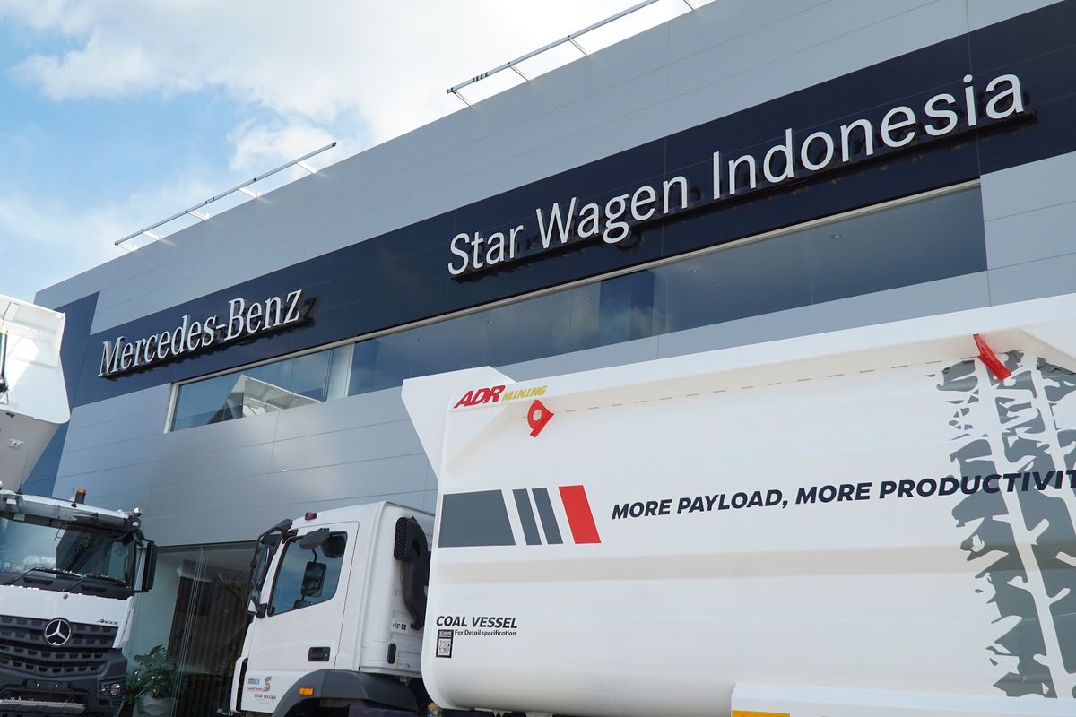 Peresmian diler baru Daimler Commercial Vehicles Indonesia bekerja sama dengan Star Wagen Indonesia di Balikpapan, Kalimantan Timur