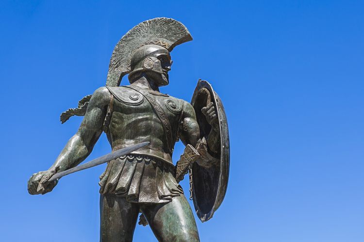 Patung Leonidas Raja Sparta Yunani kuno. Para pria dan prajurit Sparta Yunani kuno memakai rok sebagai simbol kejantanan yang tidak tertandingi.