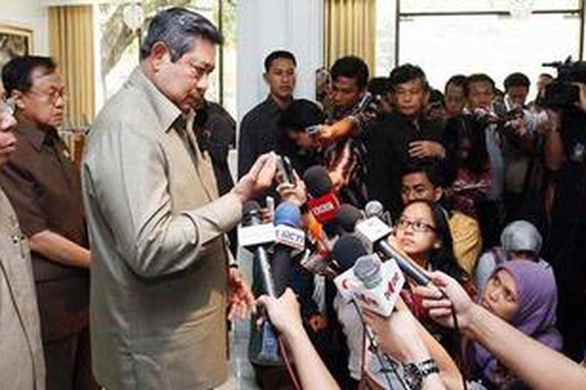 Presiden Susilo Bambang Yudhoyono memberikan keterangan seputar peristiwa penyerangan pasukan Israel di Gaza, usai menerima laporan dari Dubes Yaaman di kantor Presiden Jakarta. Rabu siang (2/6/2010).