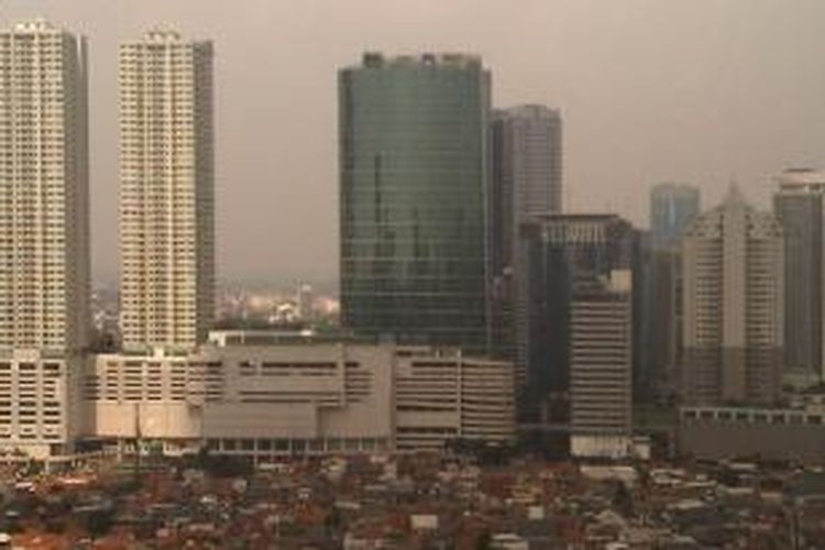  Sejak 2012, pemerintah melalui Badan Standardisasi Nasional telah menetapkan PGA baru sebesar 35 persen, yang berarti beban gempa dihadapi Jakarta dua kali lipat lebih tinggi dari sebelumnya. 