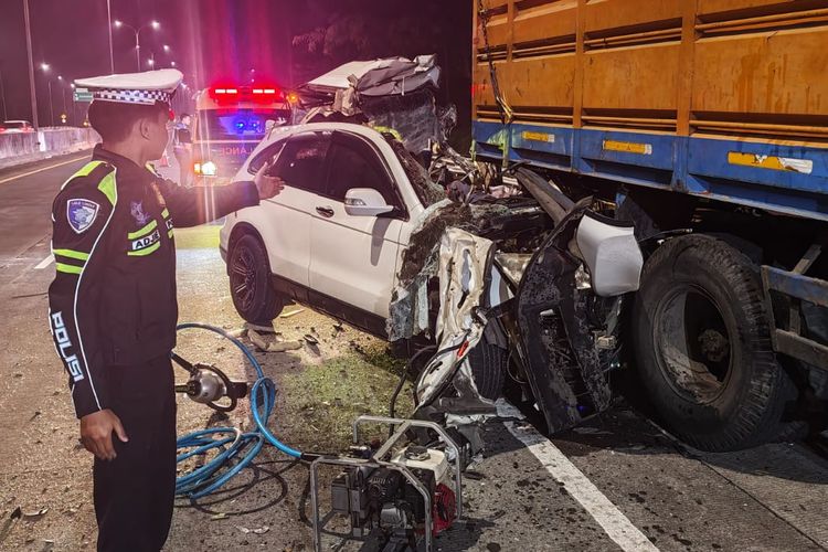 Detik-detik Kecelakaan Maut di Tol Pandaan-Malang: Mobil Bergerak ke Kiri, Sempat Diklakson Rombongan