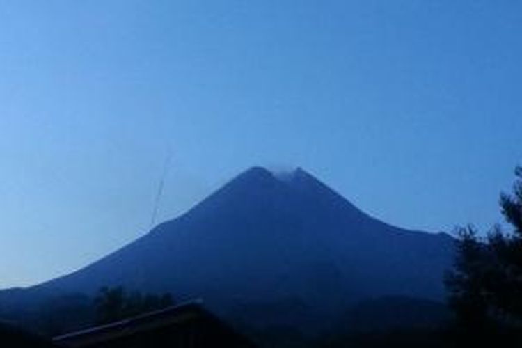 Gunung Merapi dilihat dari Rangkah