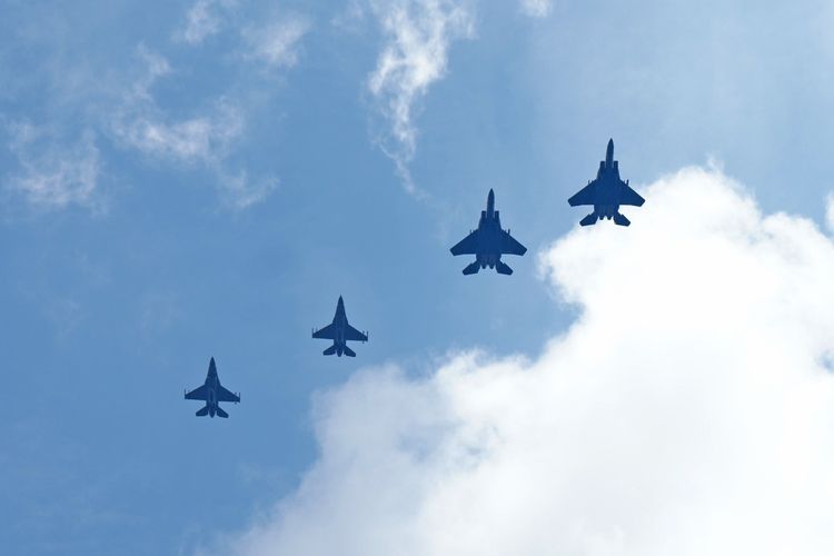 Dogfight F-16 TNI AU Vs F-15 AS Panaskan Langit Riau