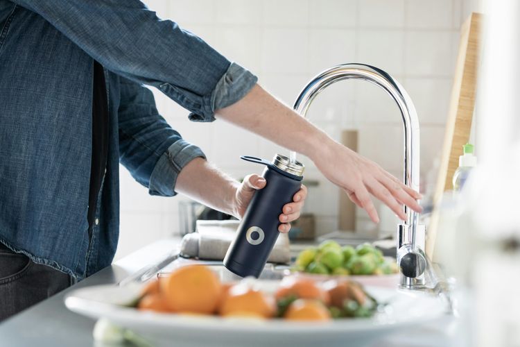 3 Cara Membersihkan Botol Minum agar Tidak Cepat Bau