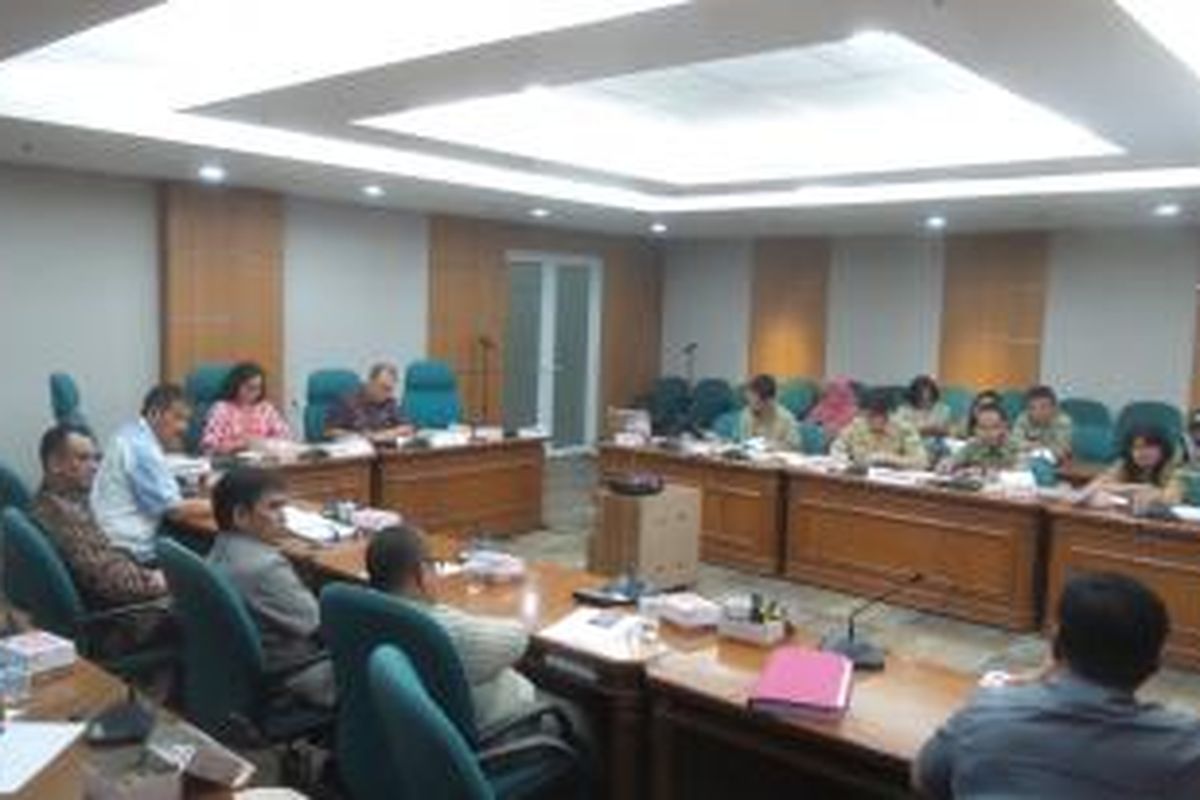 Rapat kerja pansus zonasi dan pulau-pulau kecil di Gedung DPRD DKI Jakarta, Senin (13/10/2015). Dalam rapat tersebut, anggota Dewan memanggil jajaran di Pemerintahan Kota Administratif Jakarta Utara.