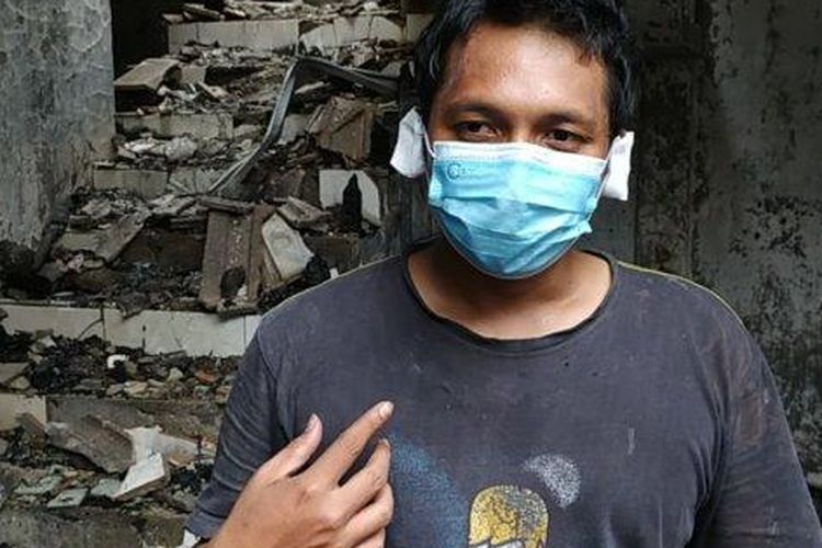 Satria Puji Wijayanto pemilik rumah yang terbakar, di Jalan Taman Indah VI No 50 RT 04 RW 07, Sepanjang, Taman, Sidoarjo, hingga menewaskan 80 ekor ular Ball Python, Selasa (21/9/2021) dini hari.

