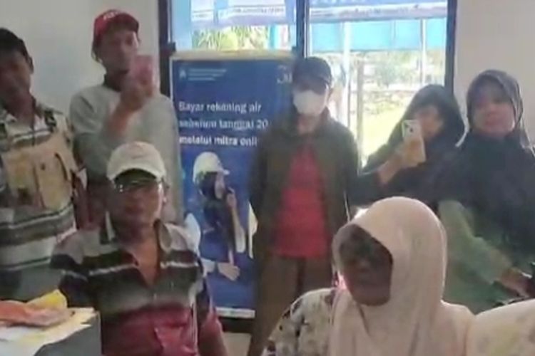 Air Bersih Tak Mengalir Tetap Bayar, Puluhan Ibu-ibu di Brebes Geruduk Kantor PDAM