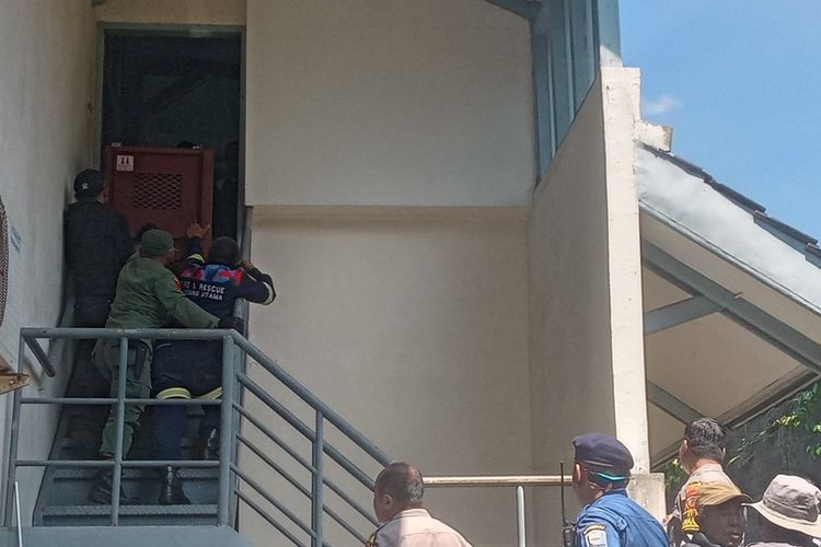 Seekor macan masuk ke dalam Hotel Anugerah di Bandung, Jawa Barat, Senin (6/10/2025). 