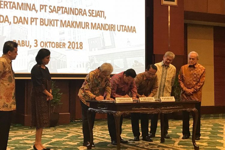 Penandatanganan yang dilakukan PT Adaro Energy dengan, PT Pama Persada, PT Sapta Indra Sejati dan PT Bumi Makmur Mandiri Utama di Jakarta, Rabu (3/10/2018)