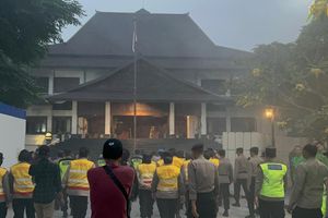“Bebaskan Kawan Kami” Menggema di DPRD Solo, Polisi Bantah Ada Mahasiswa Ditangkap