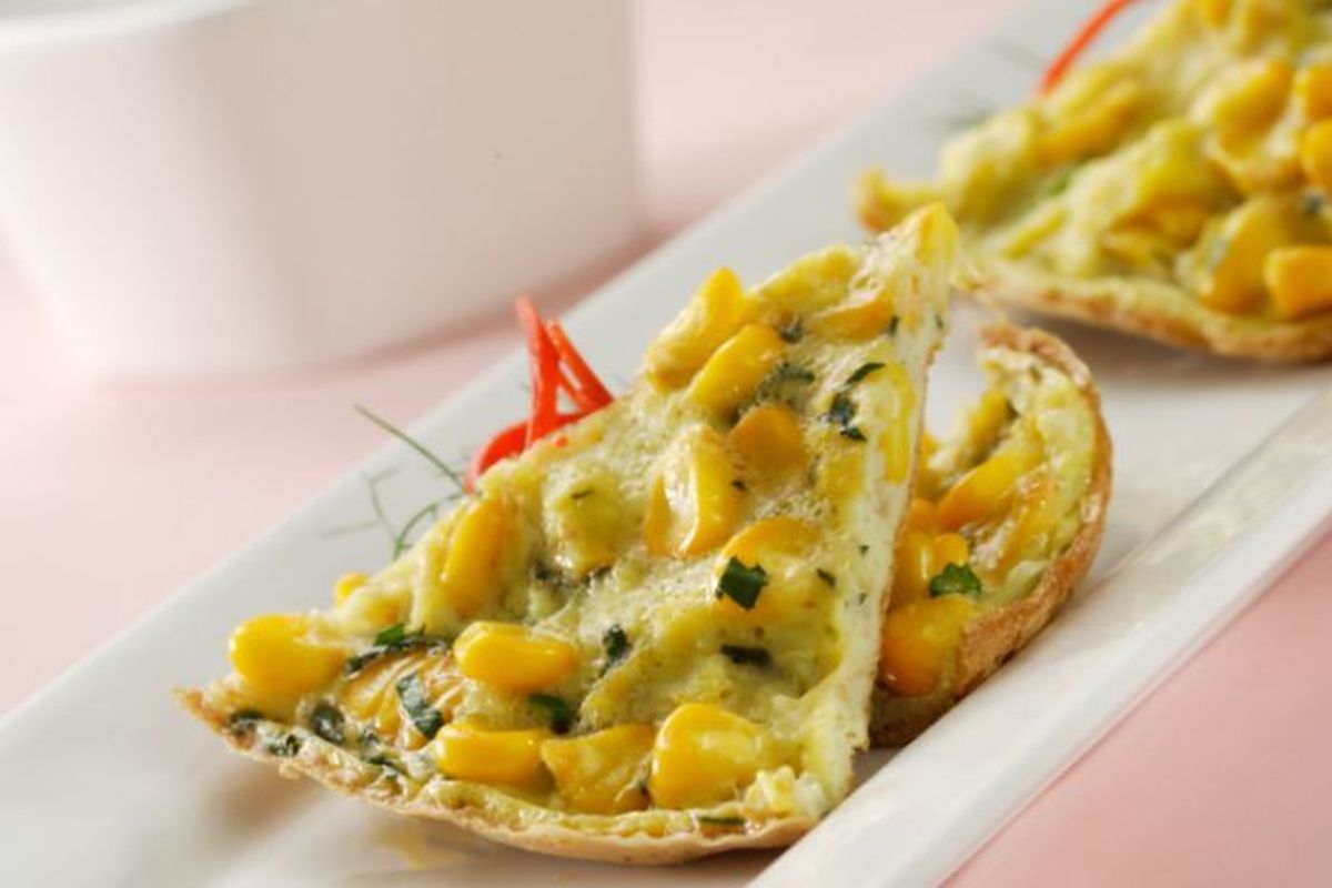 Dadar jagung bisa jadi menu makan malam praktis karena memerlukan sembilan bahan saja. 