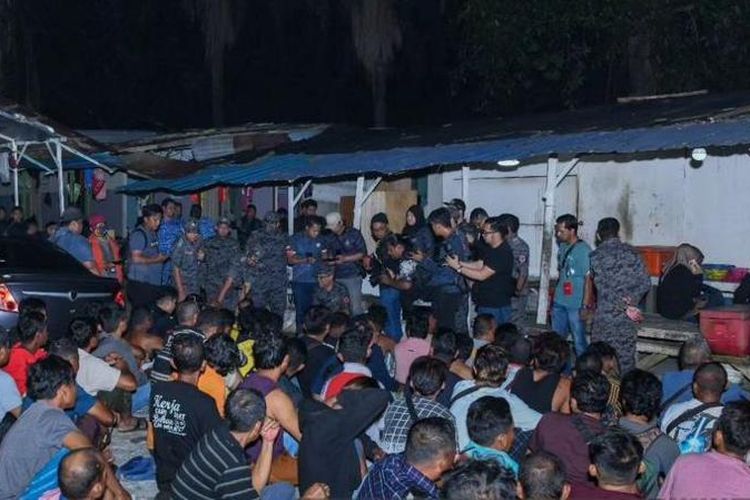 Otoritas Malaysia menemukan perkampungan ilegal yang hampir semua penghuninya adalah warga negara Indonesia (WNI) di Shah Alam, Selangor. Dalam penggerebekan yang dilakukan pada Minggu (18/2/2024).