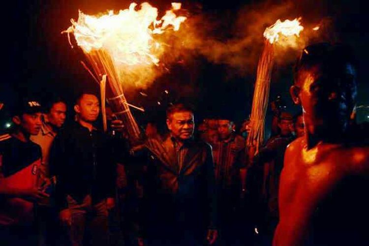 Sirawu' Sulo atau juga disebut Sirempek Api adalah tradisi perang api dari Desa Pongka, Kecamatan Tellu Siattingge, Kabupaten Bone, Sulawesi Selatan.