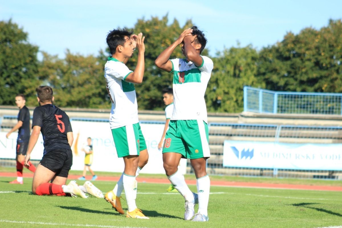 Para pemain timnas U19 Indonesia saat melawan Kroasia, Selasa (8/9/2020).