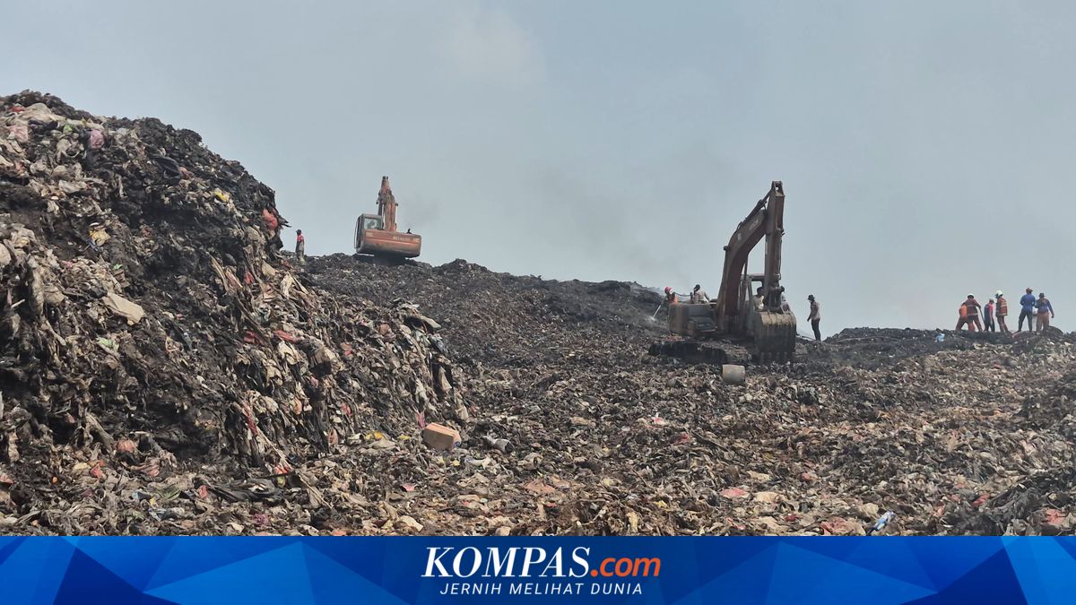 Kebakaran TPA Jatiwaringin, Pemerintah Didesak Perbaiki Tata Kelola Sampah