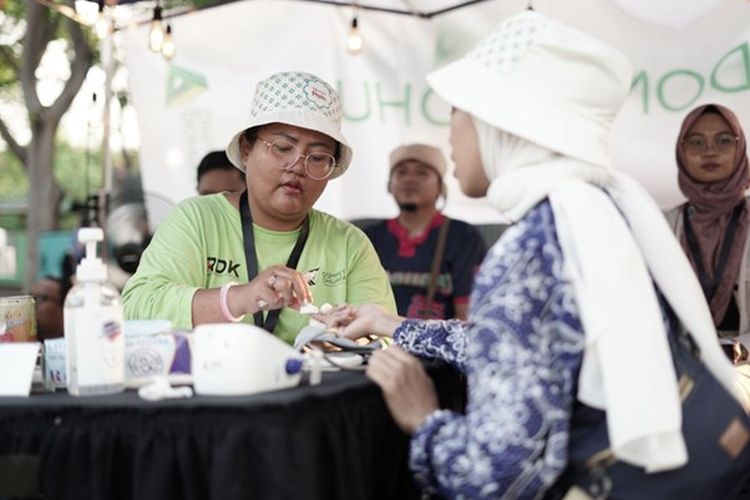 Dompet Dhuafa menjadi charity partner ajang Pesta Semalam Minggu Vol. 5 yang menyatukan semangat musik dan pelestarian budaya Ancol Ecopark, Minggu (27/10/2024). 
