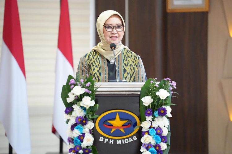 Kepala BPH Migas Erika Retnowati dalam penandatanganan perjanjian kerja sama (PKS) dengan Pemerintah Provinsi (Pemprov) Nusa Tenggara Barat (NTB) dan Pemprov Papua Barat Daya di Jakarta, Senin (8/7/2024). 