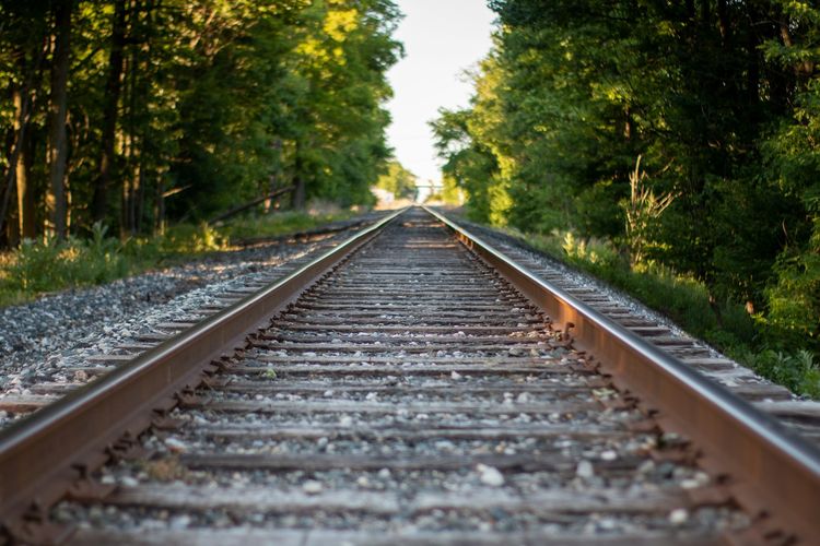 Komichari Jepang, Wisata Unik Bersepeda di Atas Rel Kereta Api