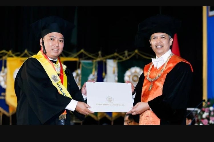 Rahasia Martin Tuntaskan S2 UGM dalam 1 Tahun 1 Bulan