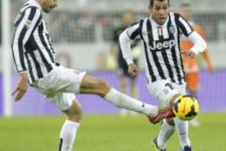 Dua striker Juventus, Fernando Llorente (kiri) dan Carlos Tevez (kanan).