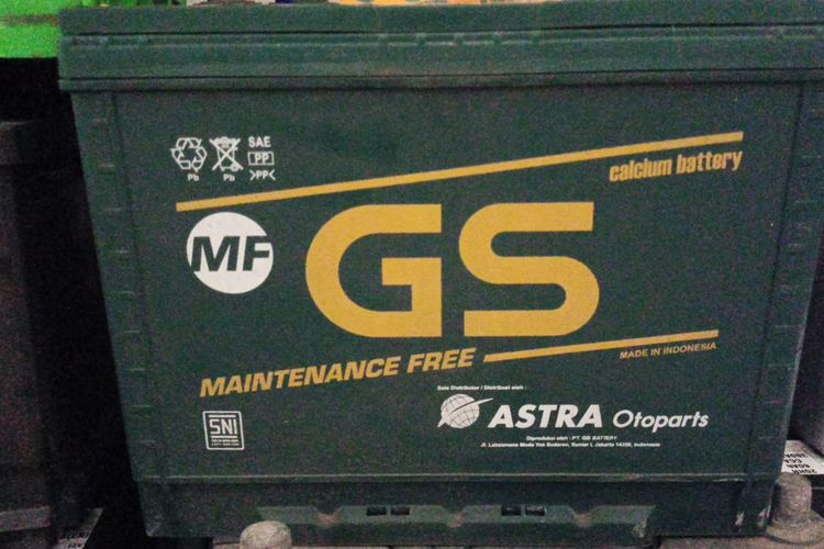 Aki GS Astra yang asli ada logo Astra Otoparts dan tidak diembel-embeli nama lain berhuruf kecil.
