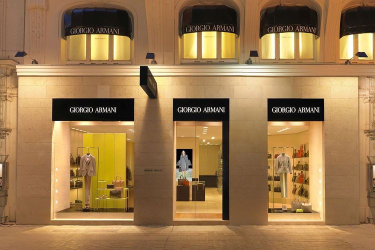 Salah satu butik Giorgio Armani di Wina, Austria.