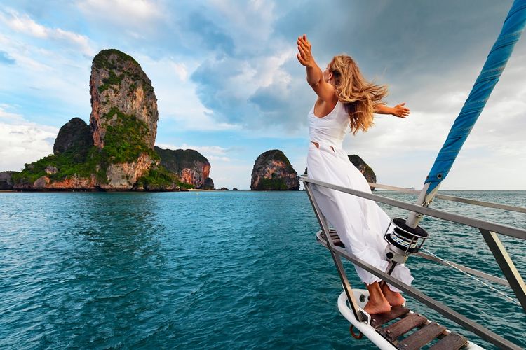 Ilustrasi karantina yacht di Phuket, Thailand DOK. Shutterstock