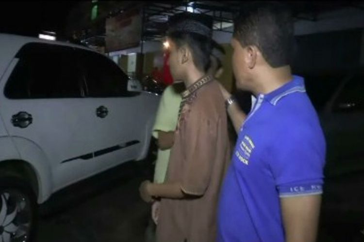 Diduga mabuk dan ugal-ugalan di jalan, seorang remaja ditangkap polisi. Rupanya remaja tersebut juga membawa obat keras atau obat daftar G di Polewali Mandar, Sulawesi Barat, Selasa dinihari (30/5/2017).