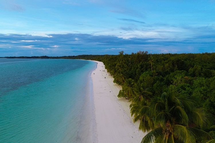 Pantai Ngurbloat di Kepulauan Kei, Maluku Tenggara.