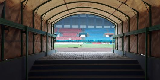 Tempat para pemain sepak bola negara peserta Asian Games bersiap memasuki lapangan untuk bertanding, Stadion Patriot Candrabhaga Kota Bekasi, (7/8/2018) 