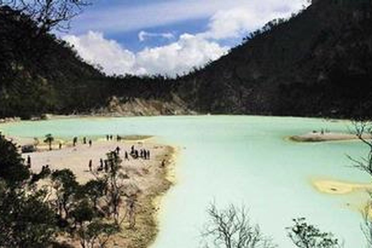 Kawah putih di kawasan Bandung Selatan.