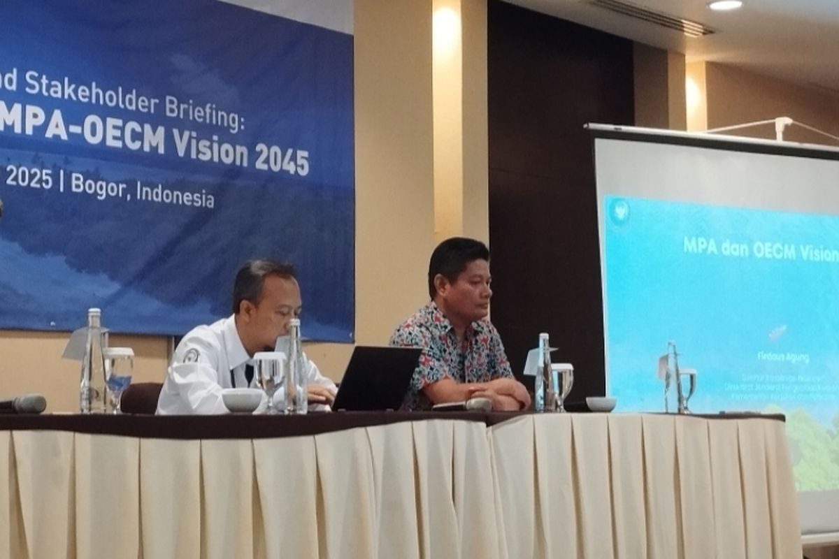Direktur Konservasi Ekosistem, Ditjen Pengelolaan Kelautan dan Ruang Laut KKP, Firdaus Agung cara Sosialisasi Visi MPA dan OECM 2045 di Bogor, Rabu (14/5/2025)