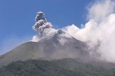 Update Kondisi Gunung Karangetang, Luncuran Lava Pijar Capai 1,7 Km, Bara Api Muncul dari Kawah Dua