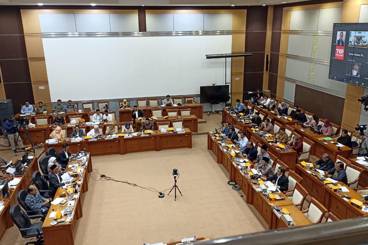 Suasana rapat Panja terakhir membahas BPIH tahun 2023 antara Kementerian Agama (Kemenag) bersama Komisi VIII DPR RI di kompleks Parlemen, Senayan, Jakarta, Rabu (15/2/2023). 