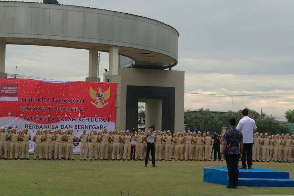 Menteri Perhubungan Budi Karya Sumadi memimpin apel khusus Hari Lahir Pancasila di Sekolah Tinggi Transportasi Darat (STTD), Kabupaten Bekasi, Kamis (1/6/2017)