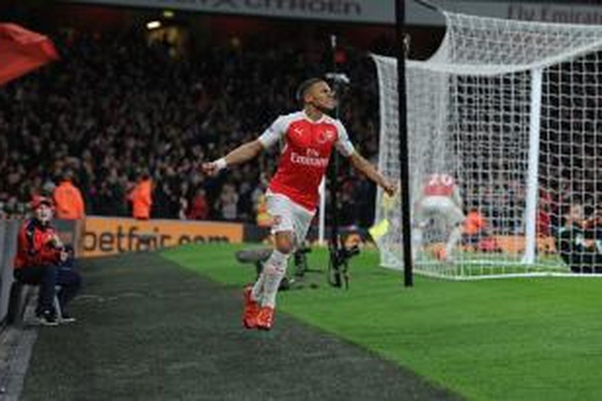 Kieran Gibbs menjadi penyelamat muka Arsenal pada Derbi London Utara versus Tottenham, Minggu (8/11/2015). 